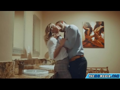 ❤️ Wanneer een rondborstige blondine je verleidt in een openbaar toilet Russian porno at nl.pornpicslove.ru